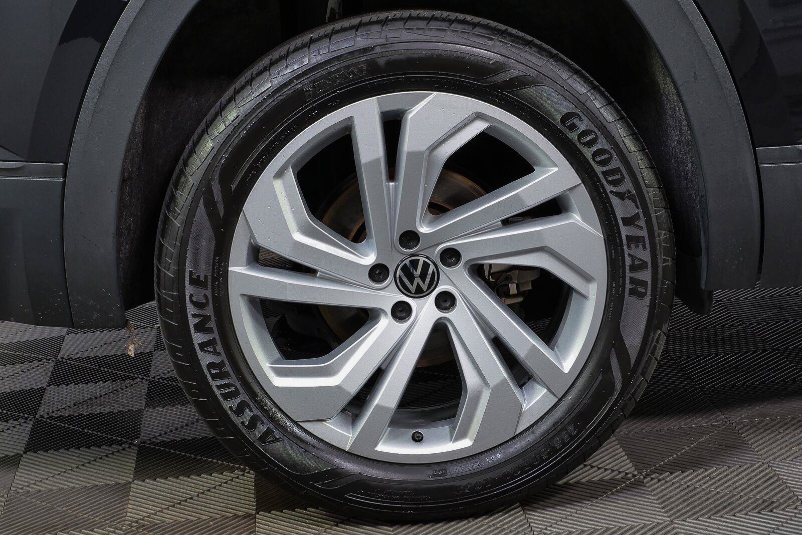 Certified 2023 Volkswagen Atlas SE FWD image 36