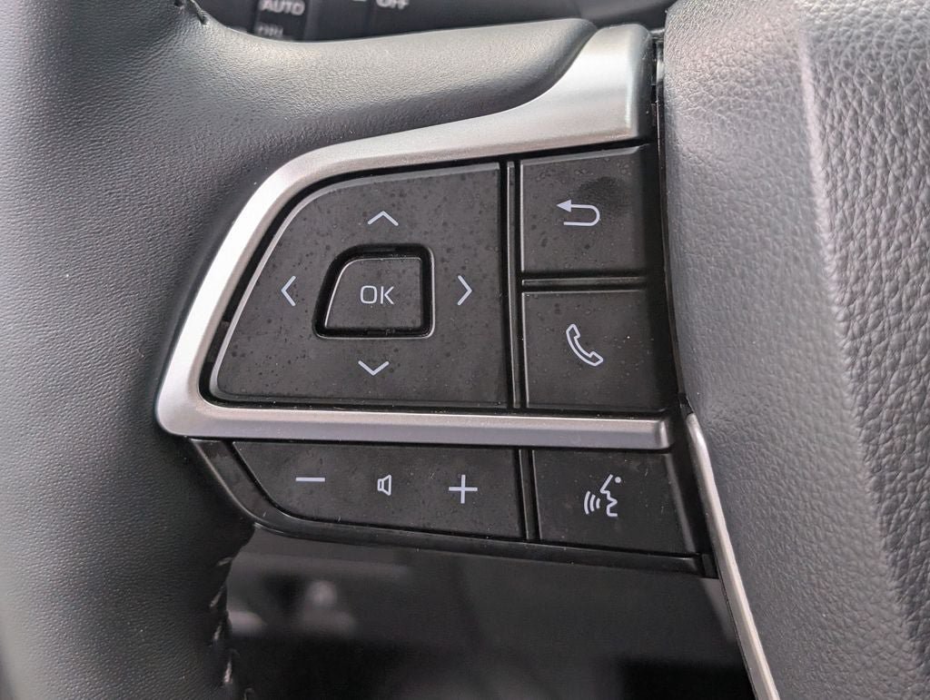 Certified 2025 Toyota Highlander Limited AWD/4WD image 17