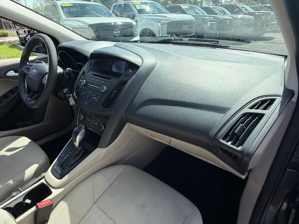 Used 2017 Ford Focus SE FWD image 13