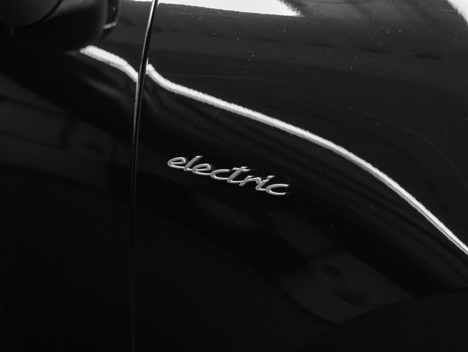 Certified 2025 Porsche Macan Electric RWD image 15