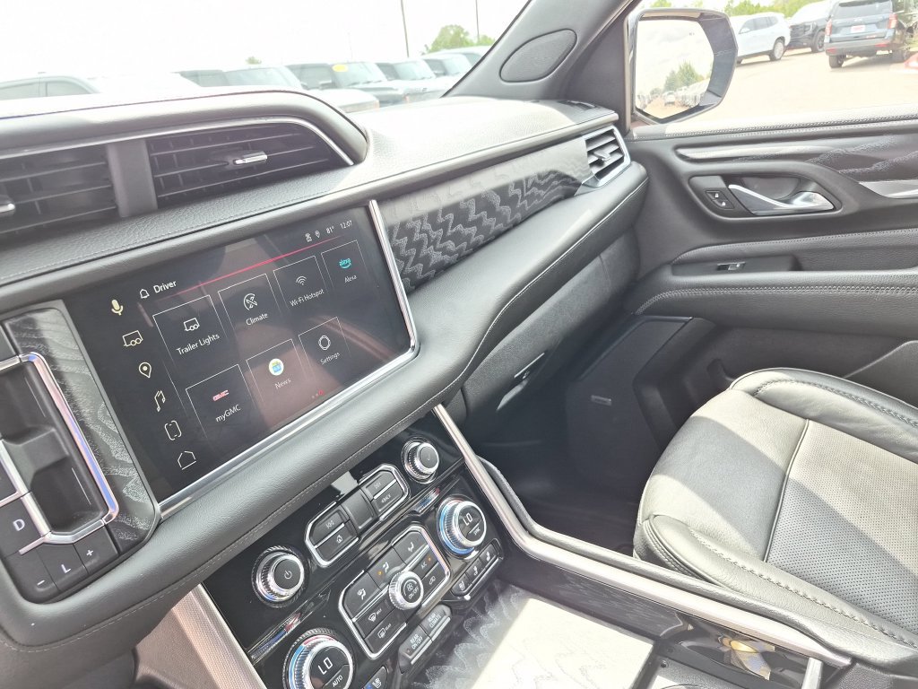 Used 2023 GMC Yukon XL Denali AWD/4WD image 27