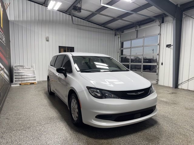 Used 2024 Chrysler Voyager LX image 29