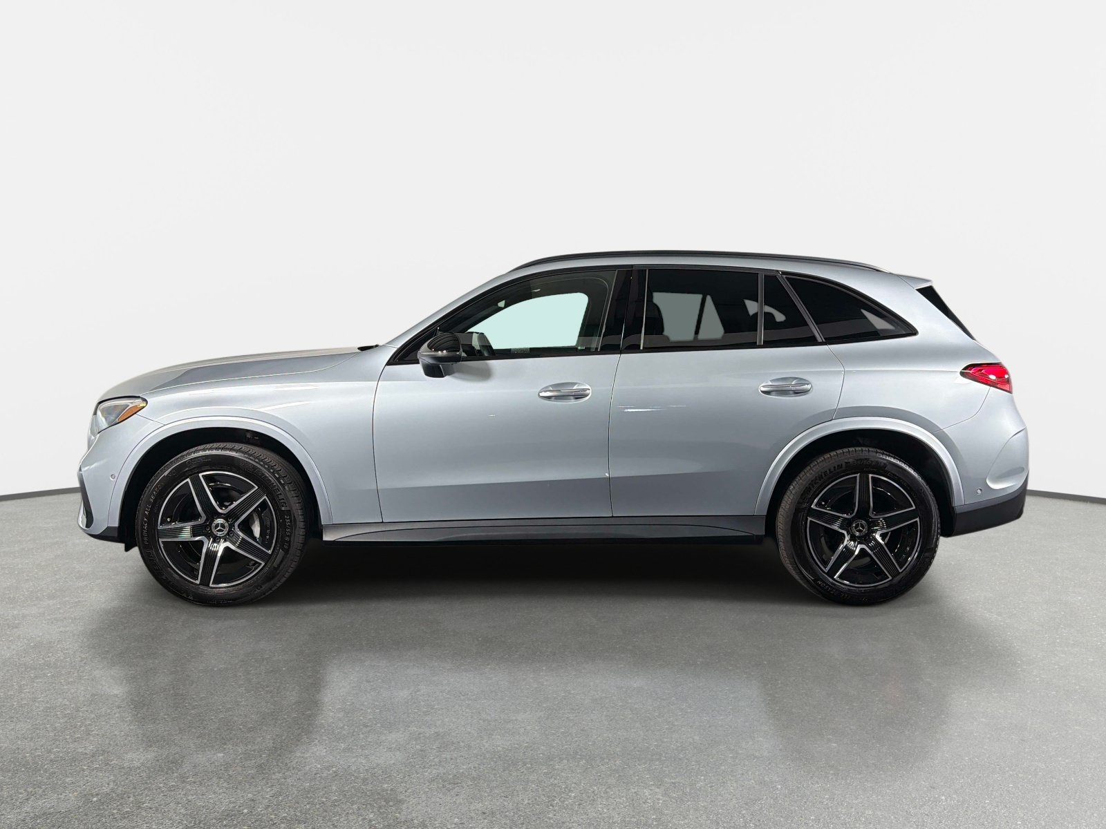 Used 2025 Mercedes-Benz GLC 300 4MATIC w/ AMG Line image 6