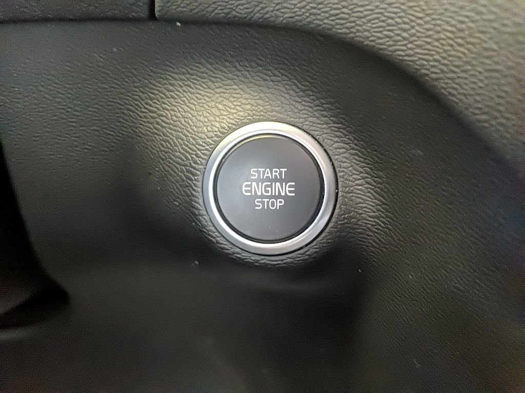 Used 2023 Volvo XC40 B5 Plus w/ Driver Assist Package image 25