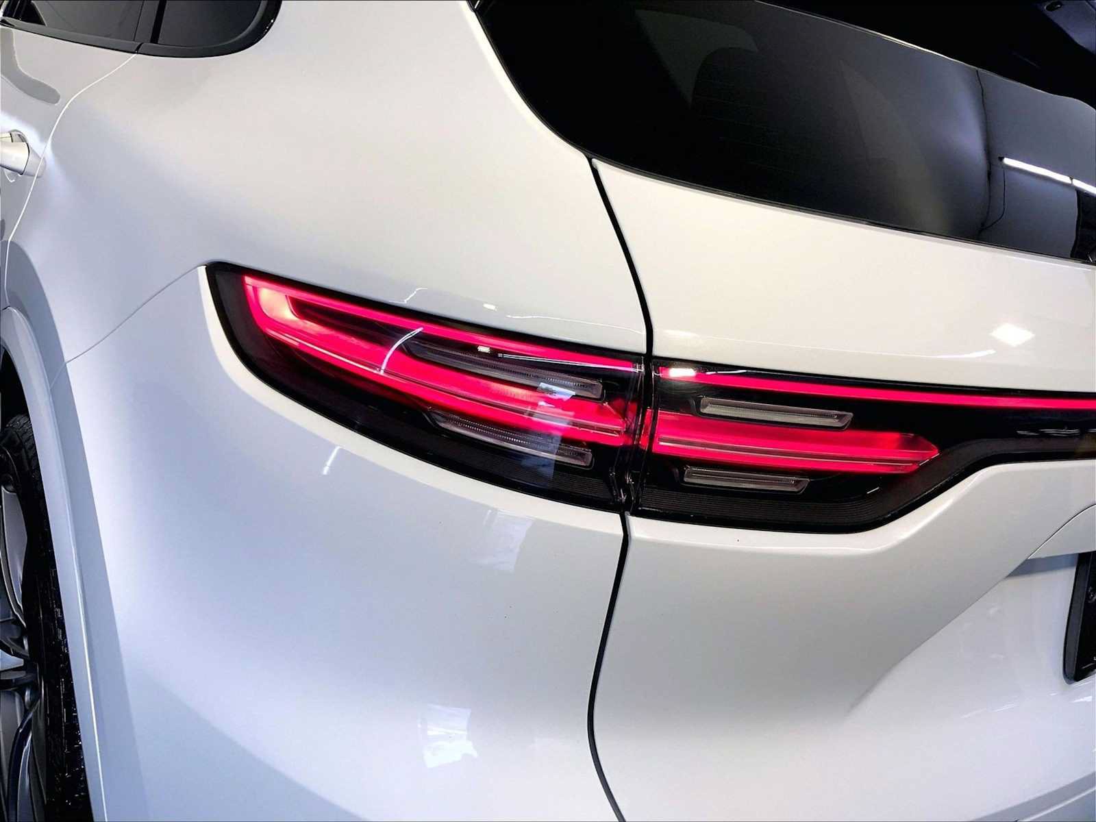 Certified 2021 Porsche Cayenne AWD/4WD image 30