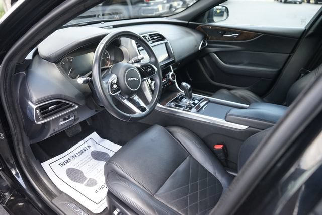 Used 2020 Jaguar XE S RWD image 8