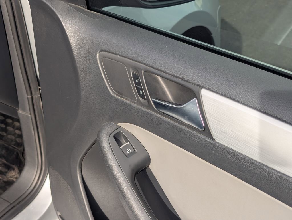 Used 2015 Volkswagen Jetta SEL Premium image 33