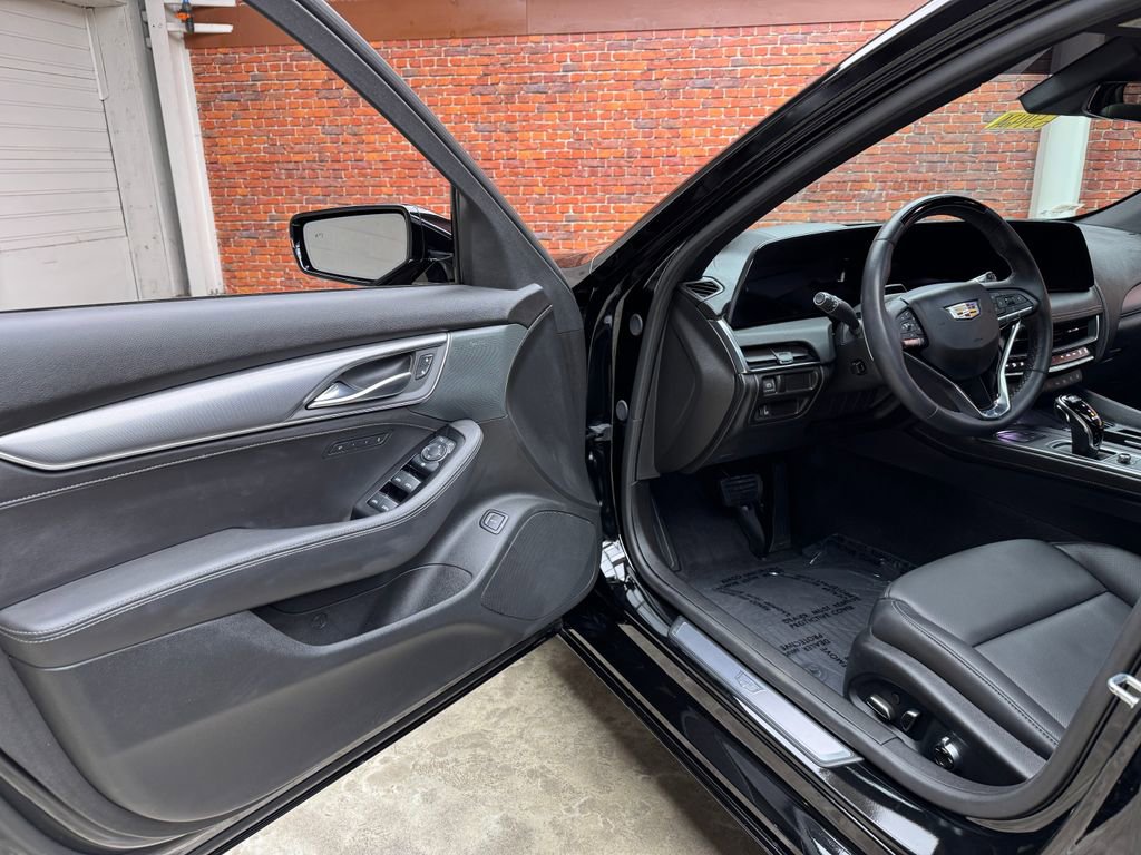 Used 2025 Cadillac CT5 Premium Luxury w/ LPO, ONYX Package image 9