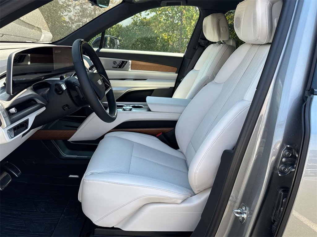 New 2026 Cadillac Vistiq Sport w/ LPO, Floor Liner Package image 8