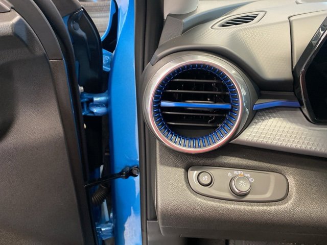 New 2025 Chevrolet Trax LT w/ LT Convenience Package image 11