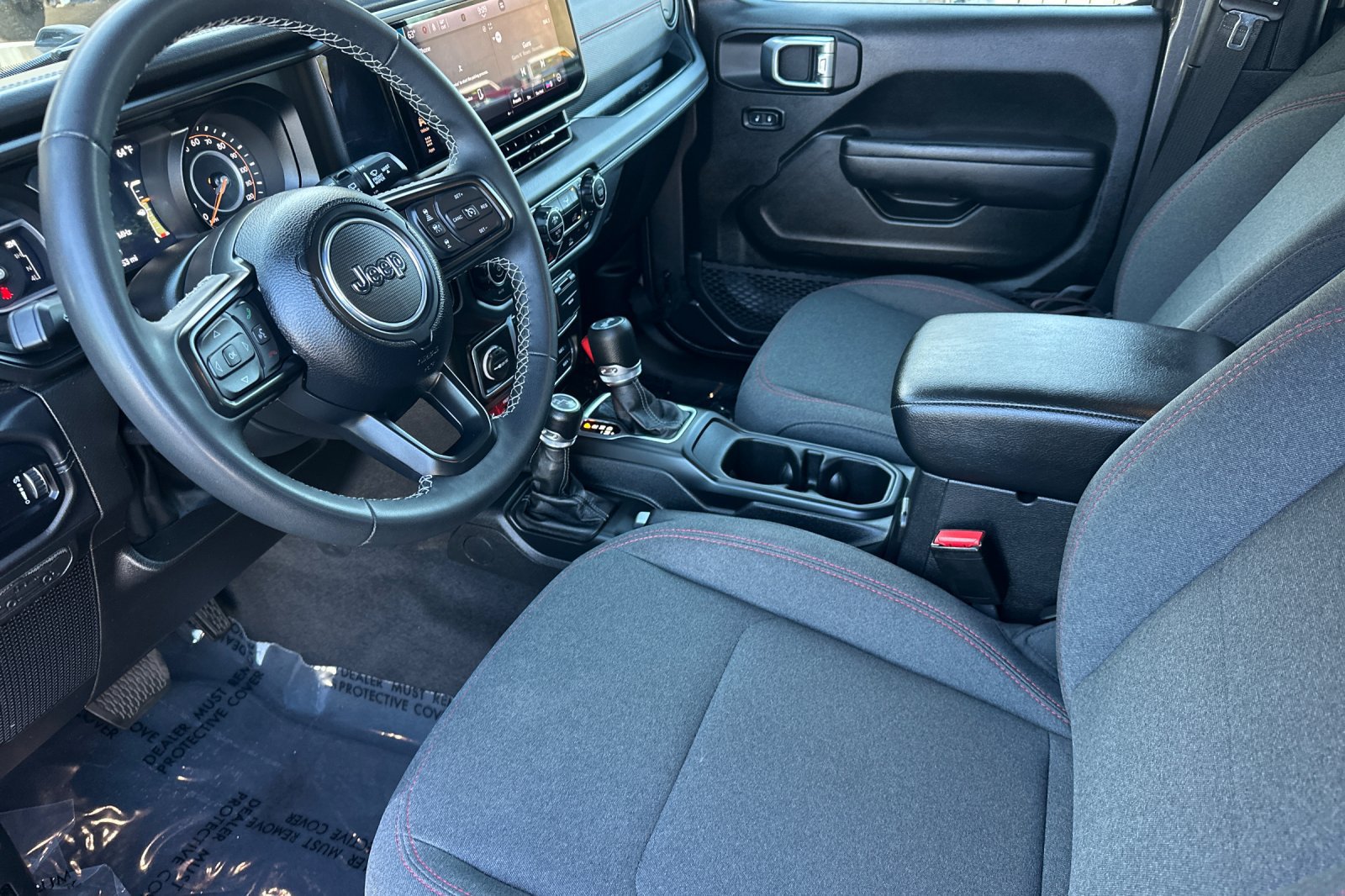 Used 2025 Jeep Wrangler Unlimited Rubicon AWD/4WD image 9