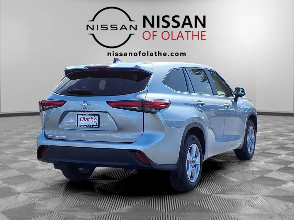 Used 2023 Toyota Highlander L FWD image 31