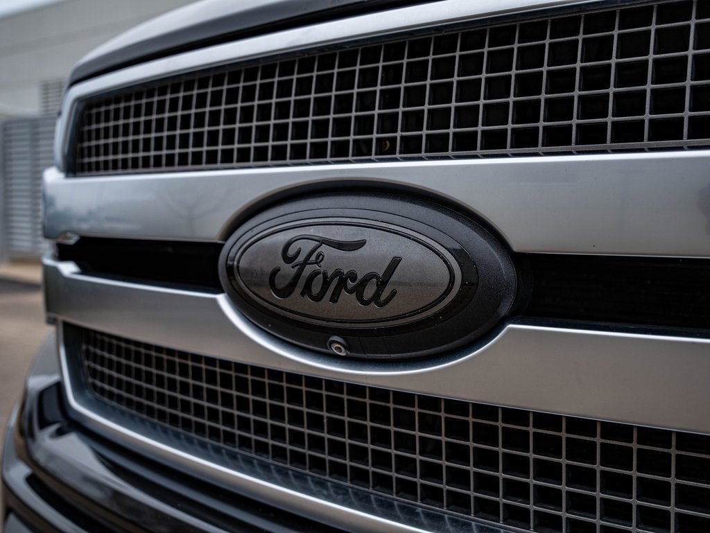 Used 2018 Ford F150 Platinum w/ Equipment Group 701A Luxury image 3