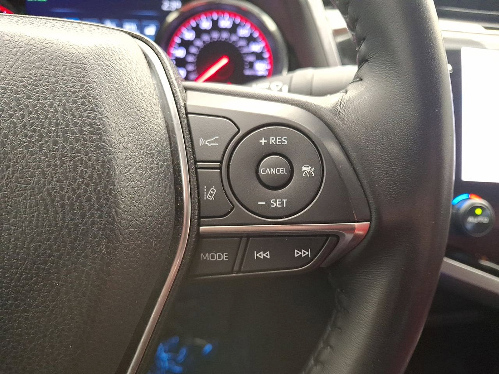 Used 2019 Toyota Camry XSE FWD image 18