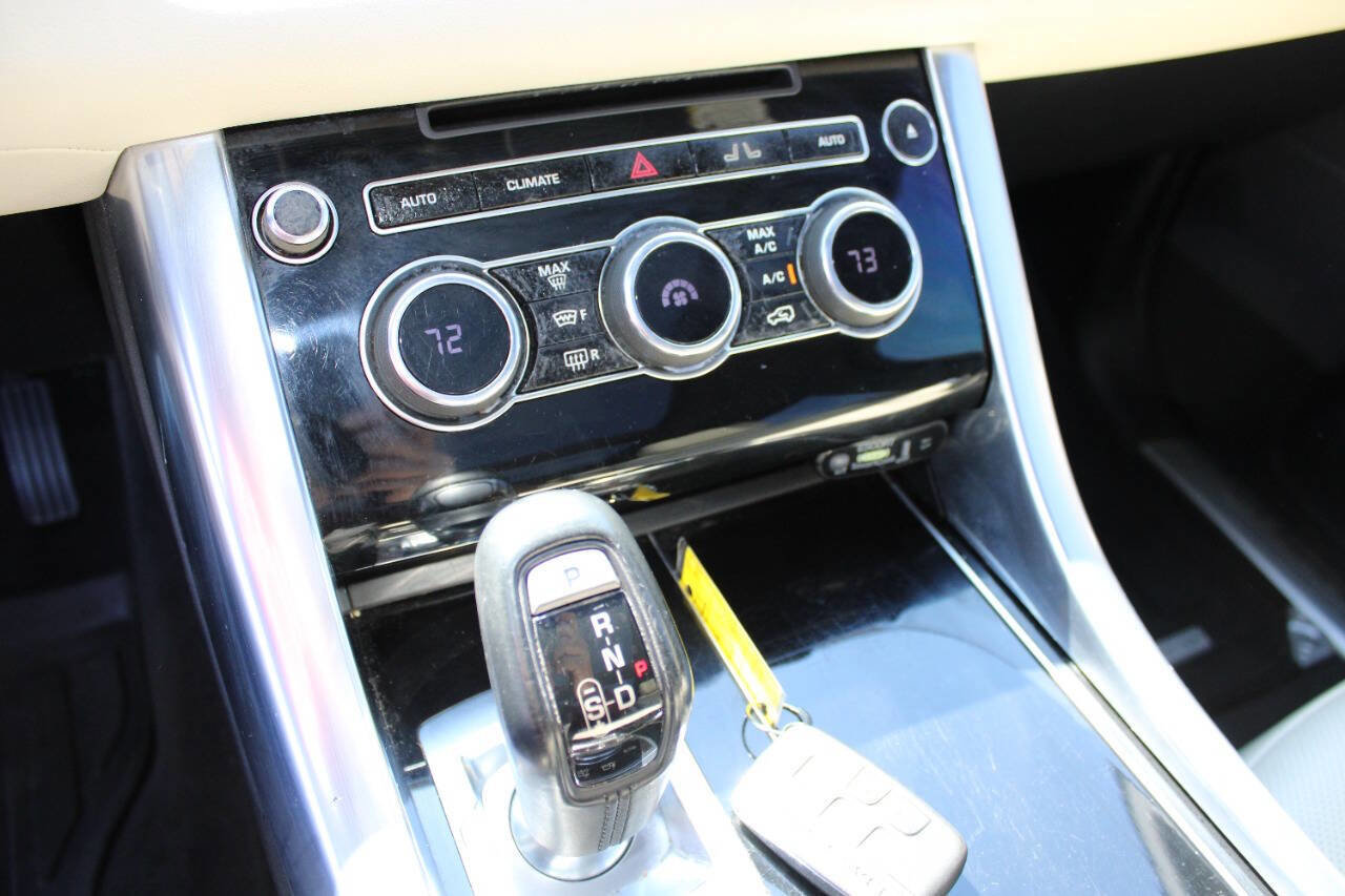 Used 2014 Land Rover Range Rover Sport HSE image 17