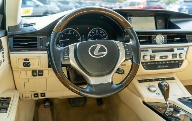 Used 2014 Lexus ES 350 w/ Luxury Package FWD image 15