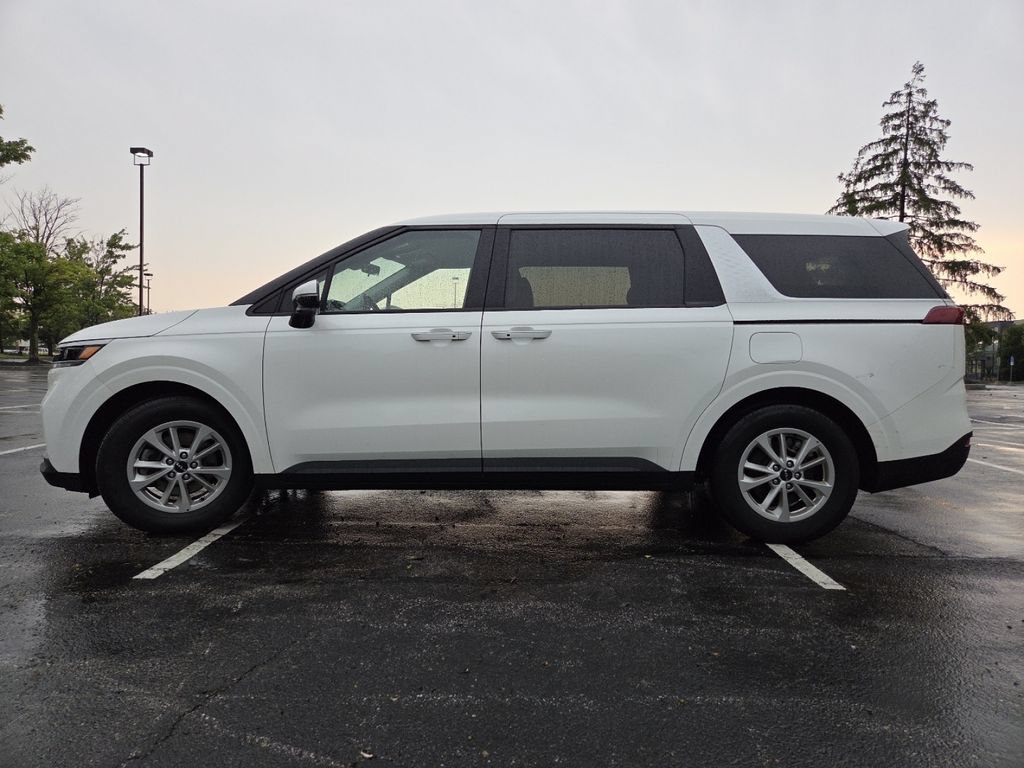 Used 2024 Kia Carnival LX FWD image 18