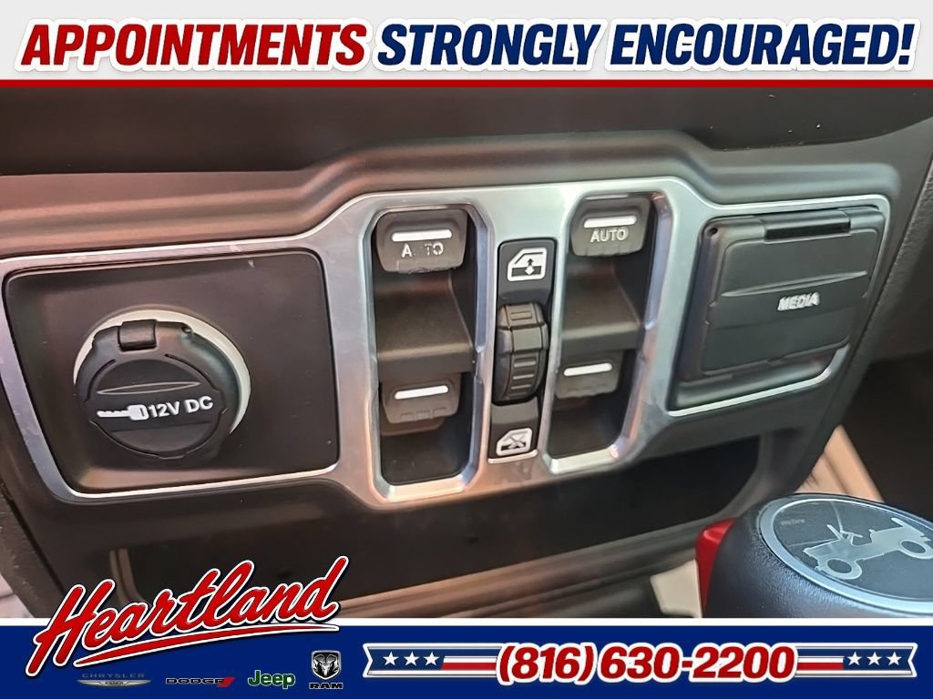 Used 2018 Jeep Wrangler Unlimited Sahara AWD/4WD image 57