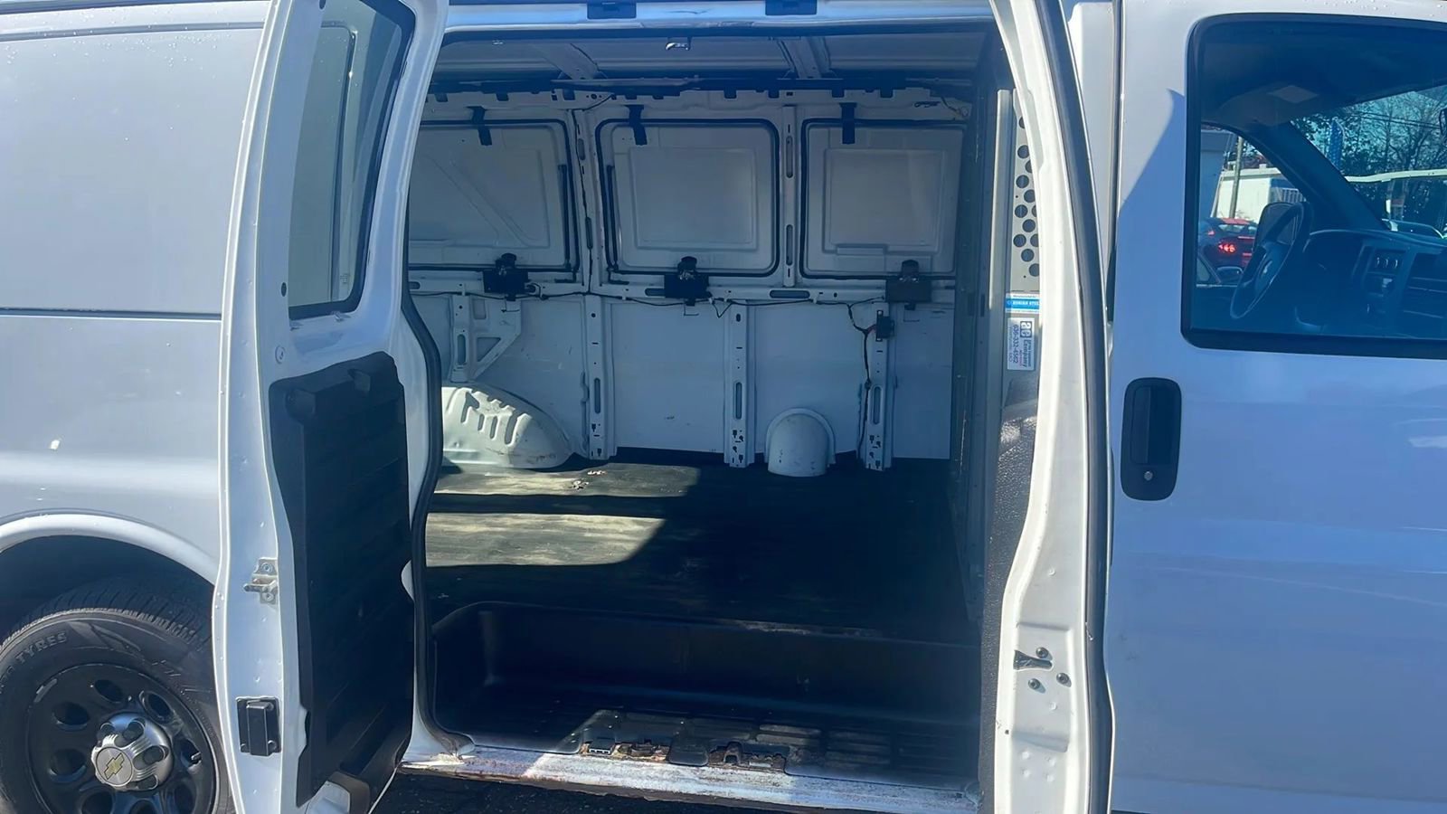 Used 2013 Chevrolet Express 1500 AWD image 9