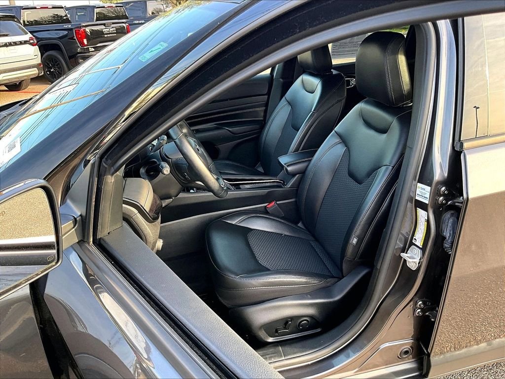 Used 2022 Jeep Compass Latitude w/ Sun and Sound Group AWD/4WD image 10