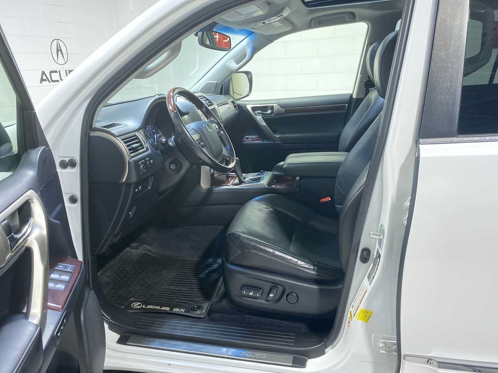 Used 2017 Lexus GX 460 Premium w/ Premium Package AWD/4WD image 2