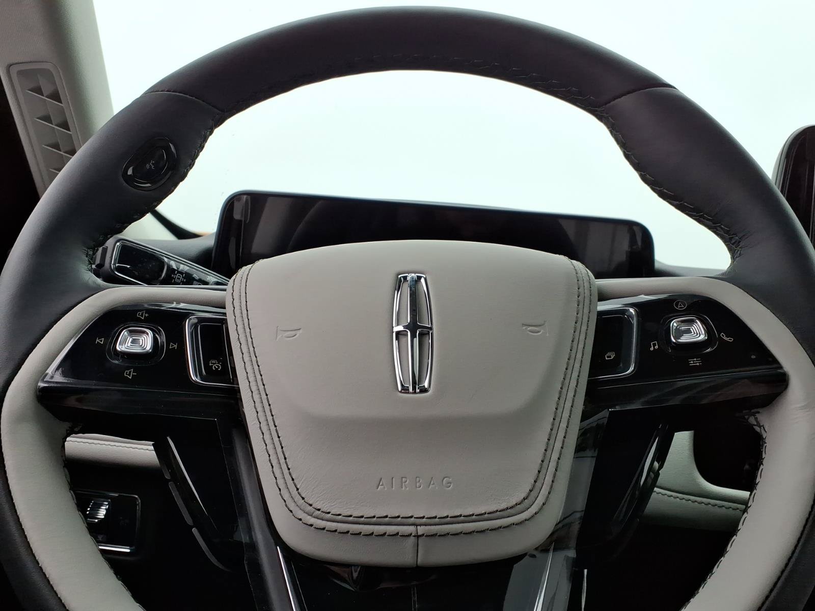 New 2026 Lincoln Aviator AWD w/ Jet Appearance Package image 22