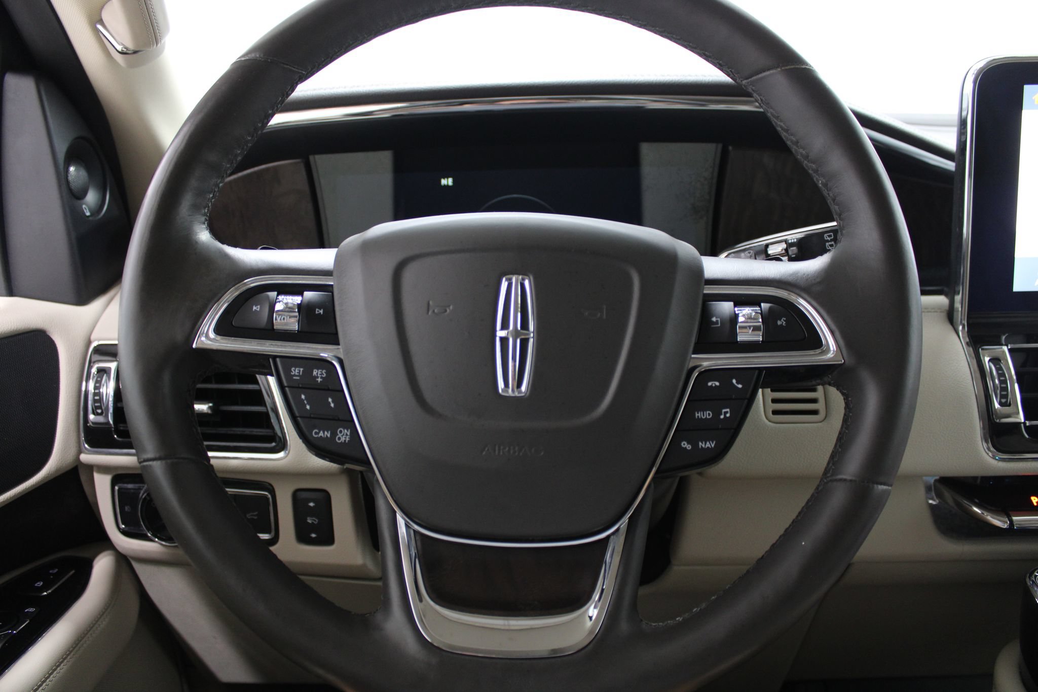 Used 2018 Lincoln Navigator Reserve w/ Technology Package AWD/4WD image 33