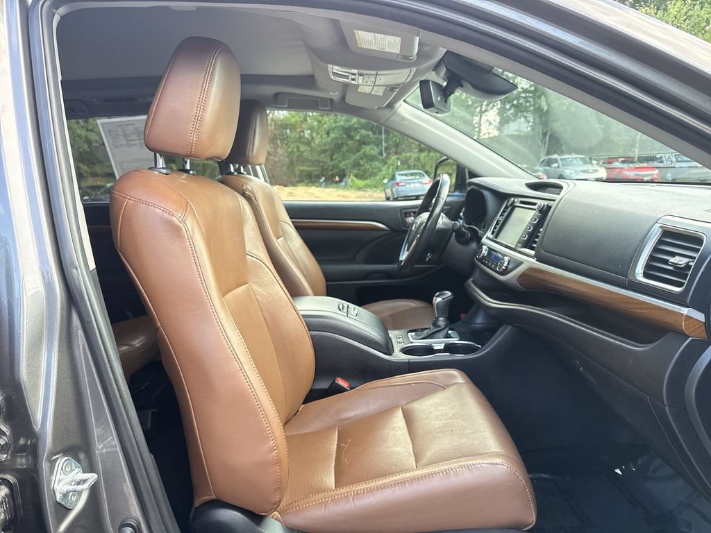 Used 2019 Toyota Highlander Limited Platinum AWD/4WD image 26