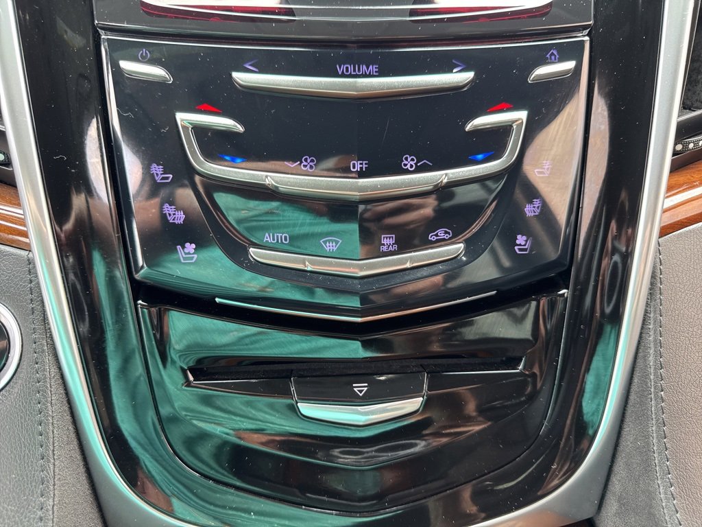 Used 2020 Cadillac Escalade Premium Luxury image 49