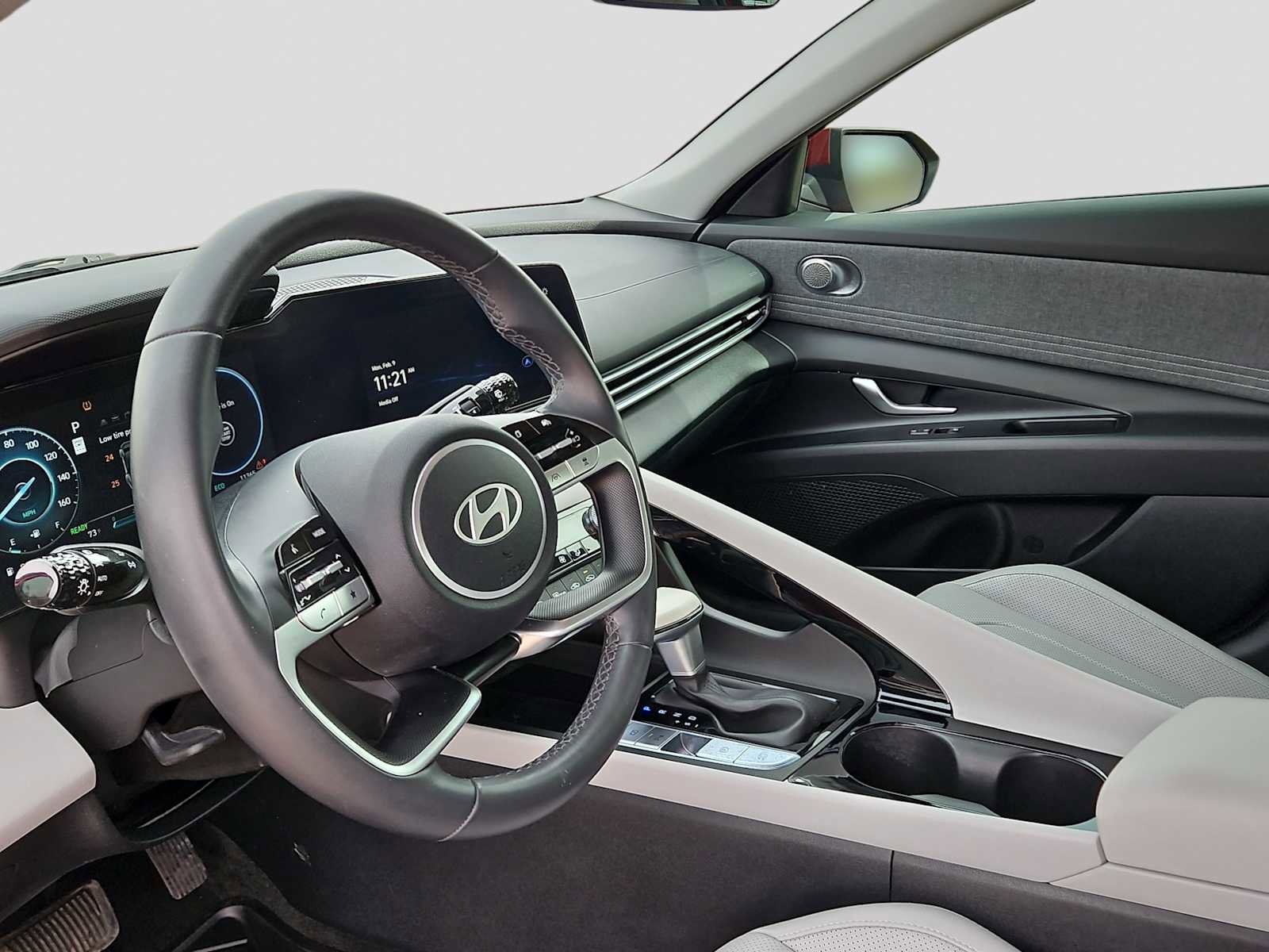 Used 2024 Hyundai Elantra Limited image 10