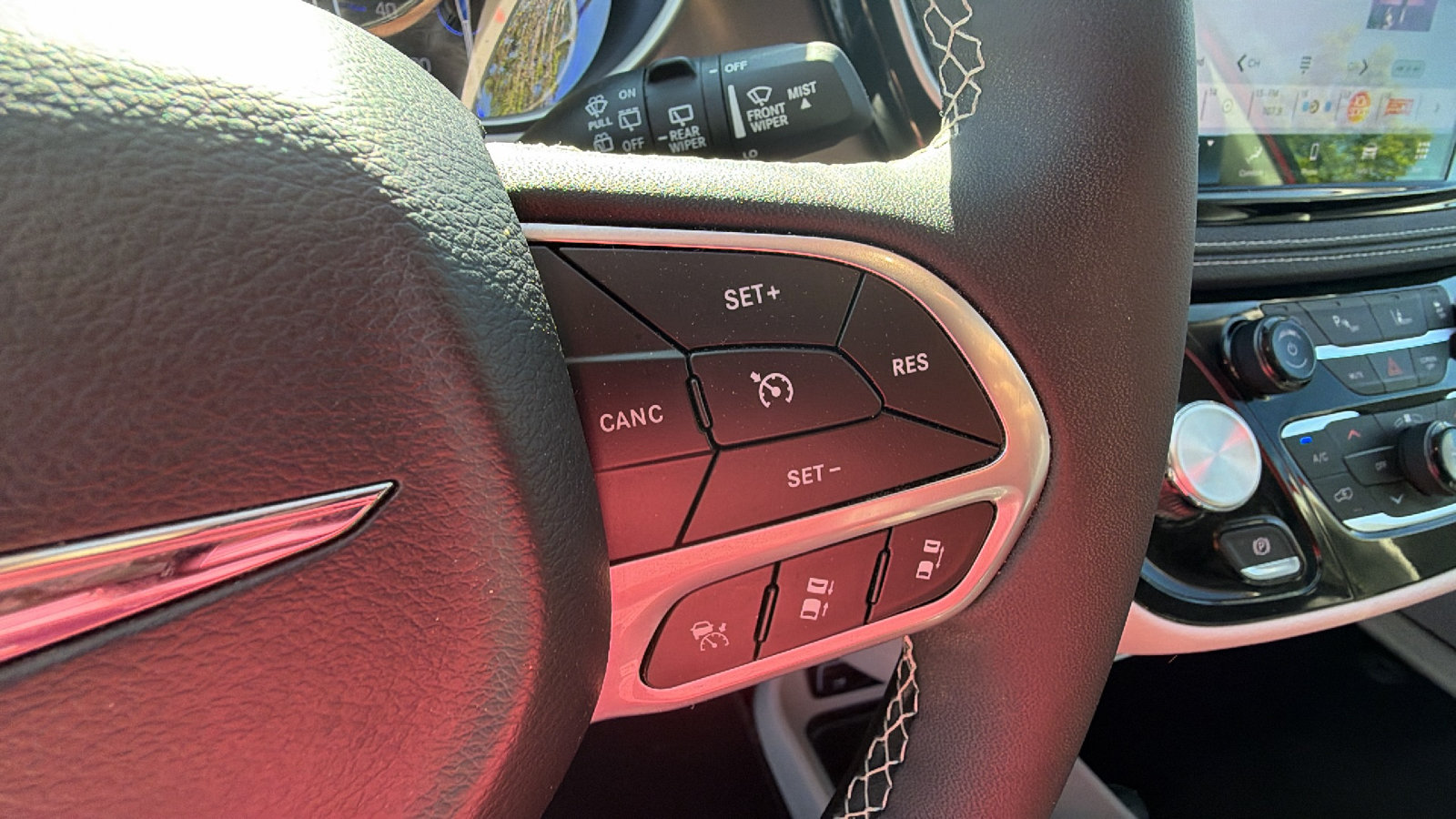 Certified 2024 Chrysler Pacifica Touring-L FWD image 28