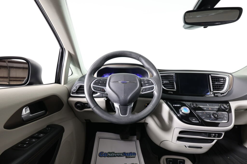 Used 2017 Chrysler Pacifica Touring image 27