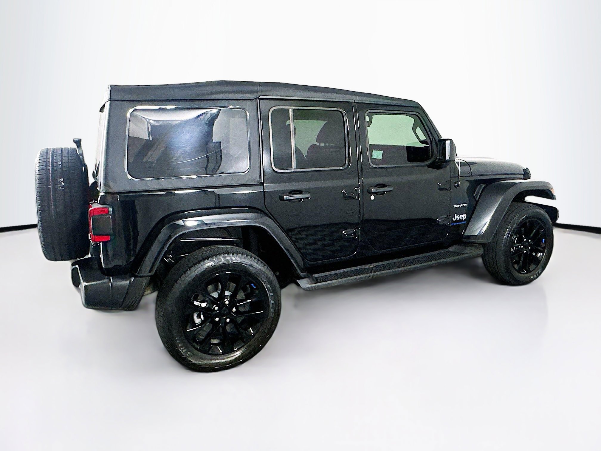 Used 2023 Jeep Wrangler Sahara image 10