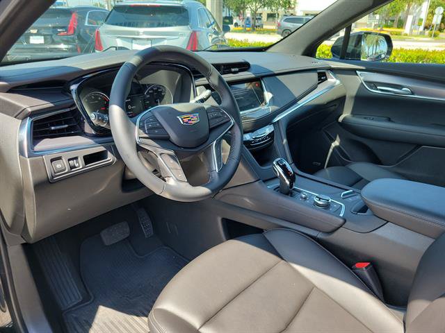 Certified 2025 Cadillac XT5 Luxury FWD image 17