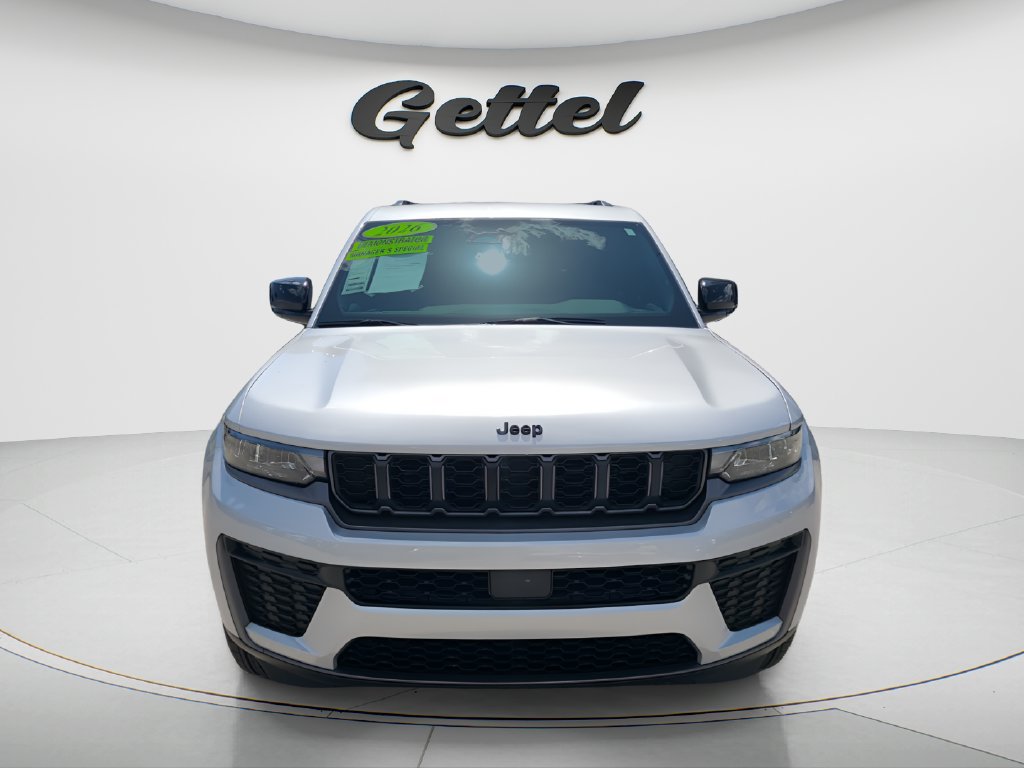 Used 2026 Jeep Grand Cherokee Altitude RWD image 2
