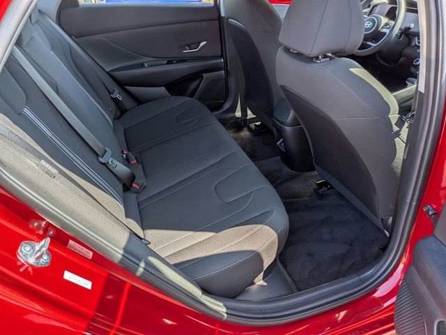 Used 2025 Hyundai Elantra Blue image 33