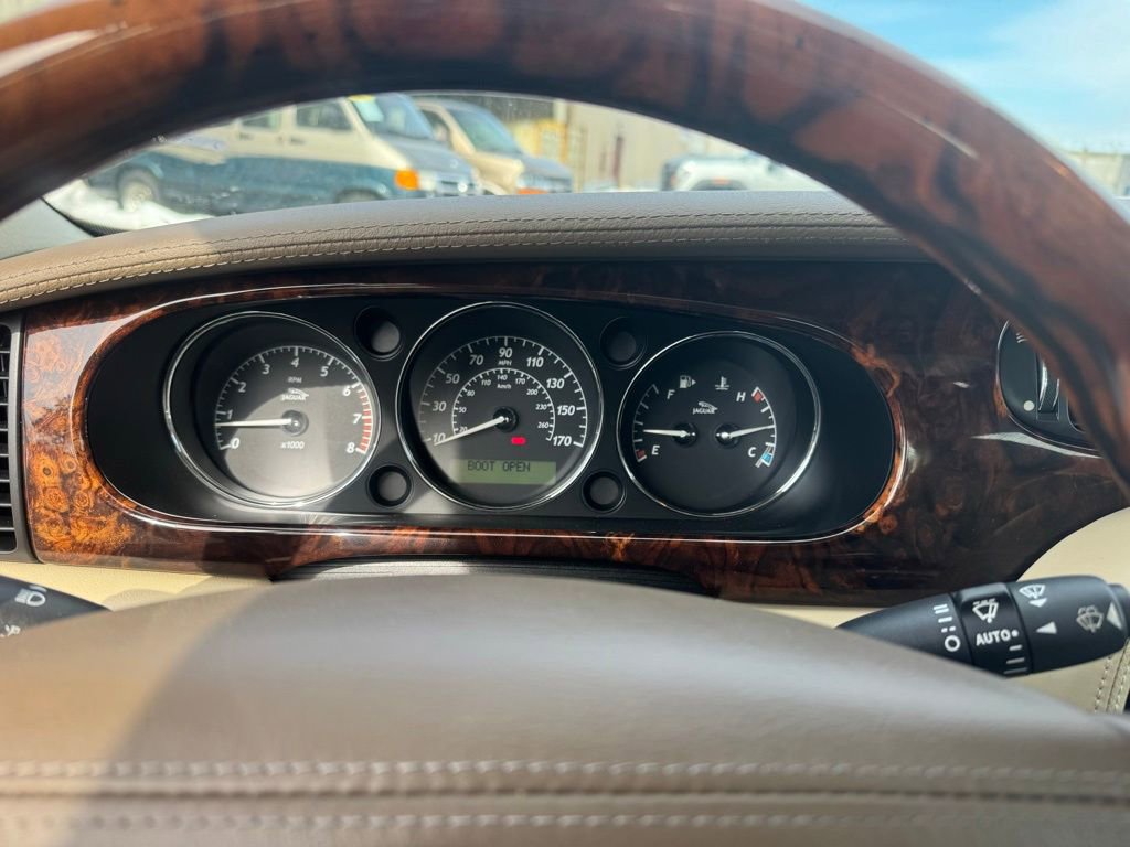 Used 2005 Jaguar XJ8 image 34