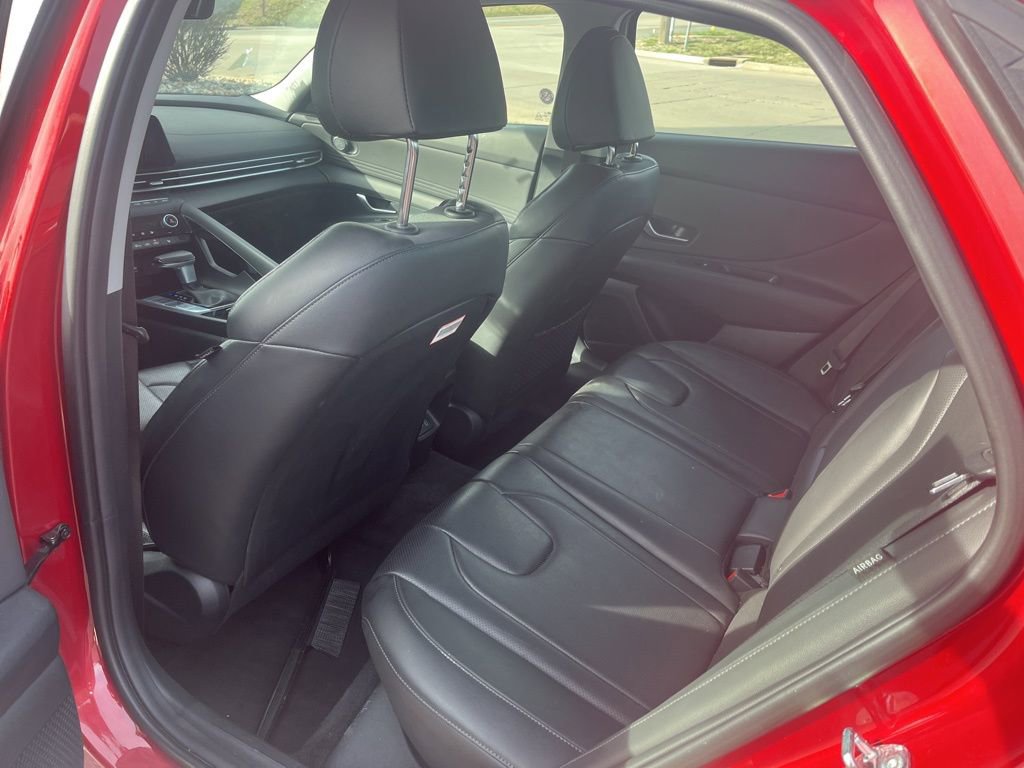 Used 2025 Hyundai Elantra Limited image 23