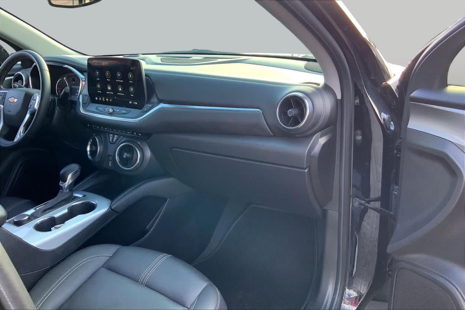 Used 2024 Chevrolet Blazer LT FWD image 17