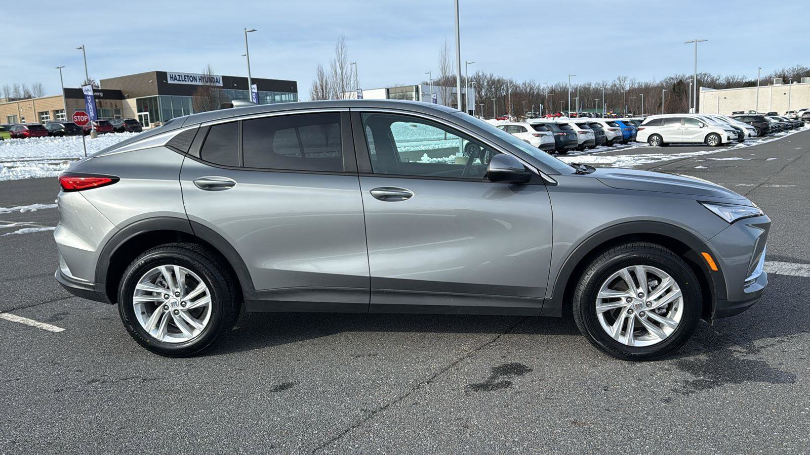 Used 2024 Buick Envista Preferred w/ Convenience I Package image 3