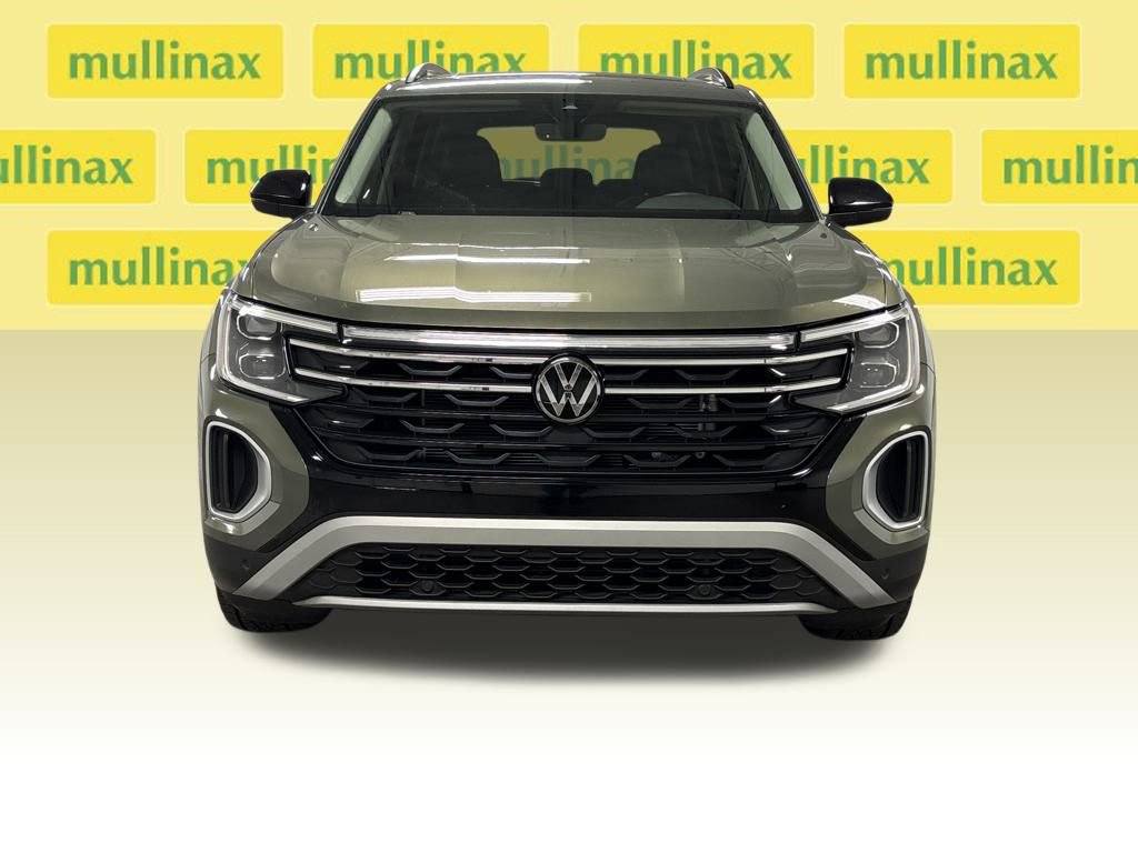 Used 2024 Volkswagen Atlas Peak Edition SE image 5