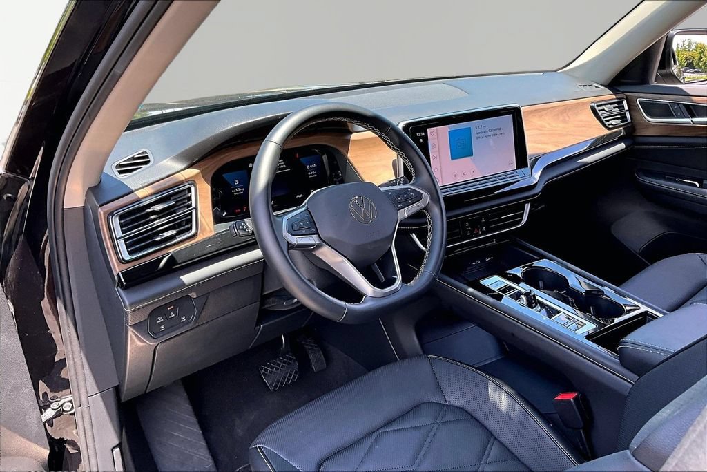 Used 2025 Volkswagen Atlas SE FWD image 12