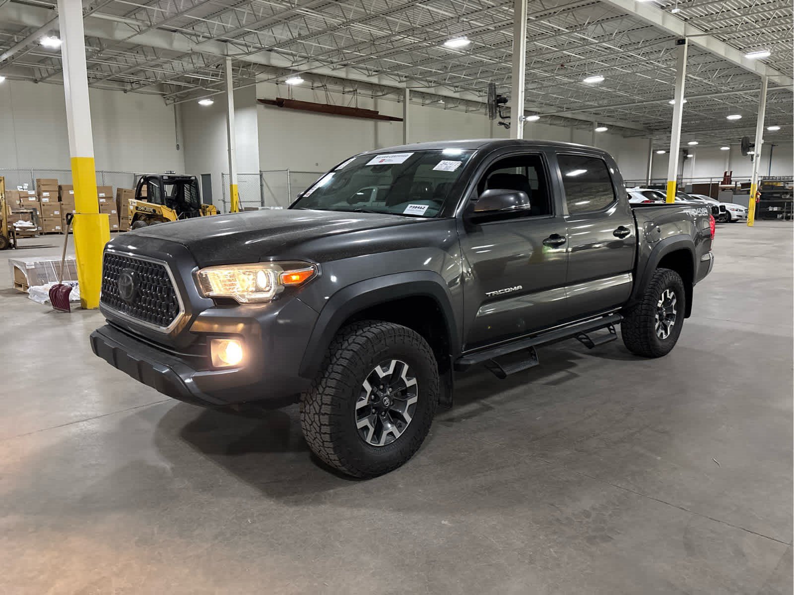 Certified 2018 Toyota Tacoma TRD Off-Road AWD/4WD image 3