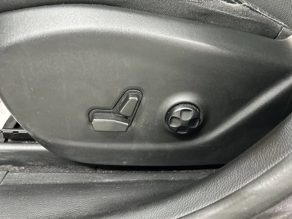 Used 2021 Jeep Cherokee Limited AWD/4WD image 10
