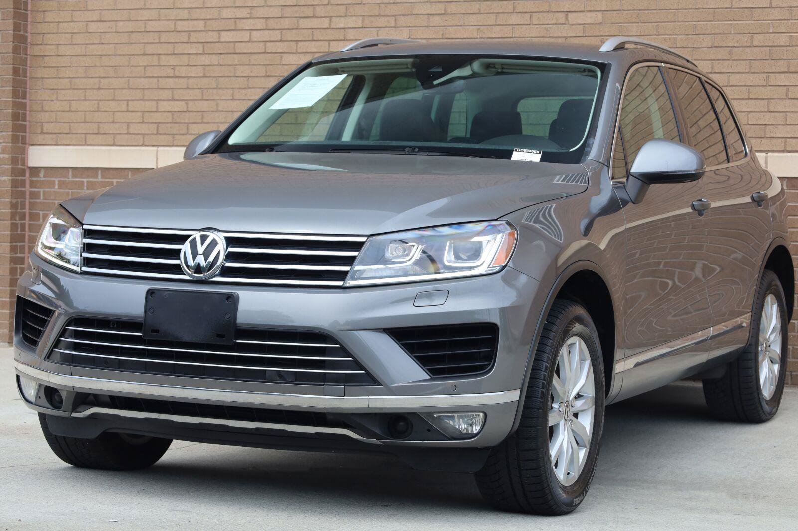Used 2017 Volkswagen Touareg Sport AWD/4WD image 5