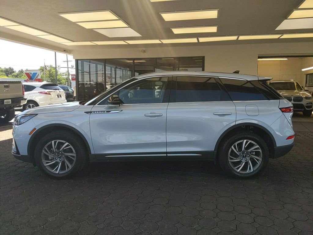 Used 2025 Lincoln Corsair AWD w/ Equipment Group 101A image 9