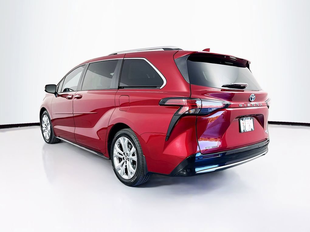 Used 2024 Toyota Sienna Platinum FWD image 7