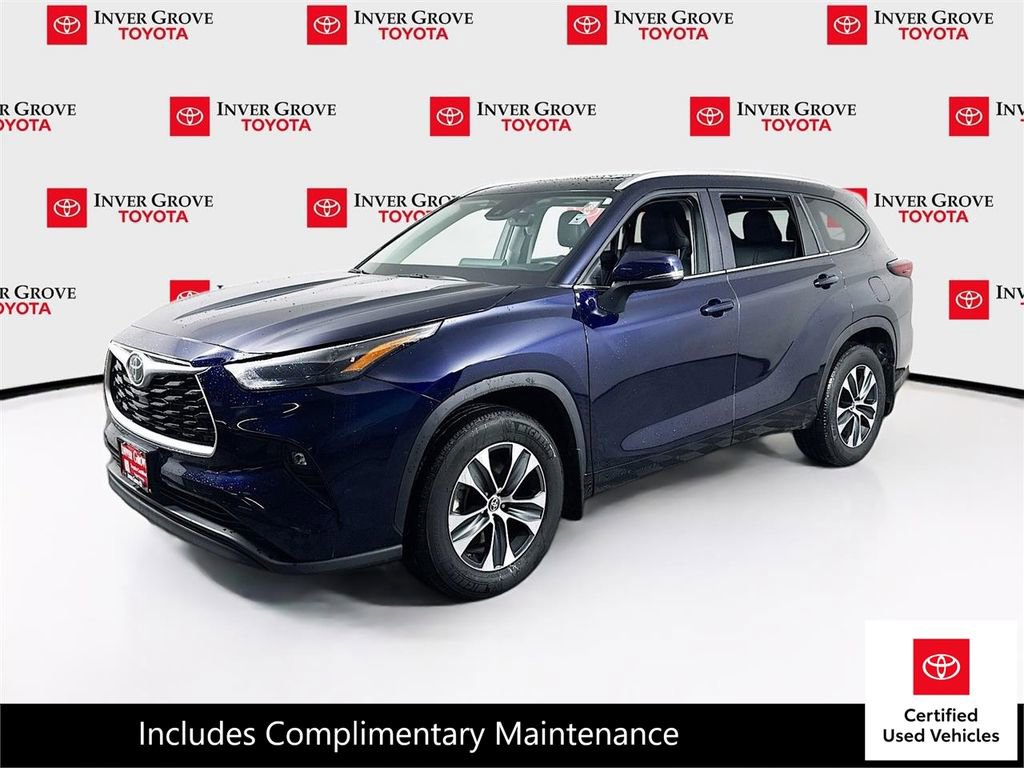 Certified 2025 Toyota Highlander XLE image 1