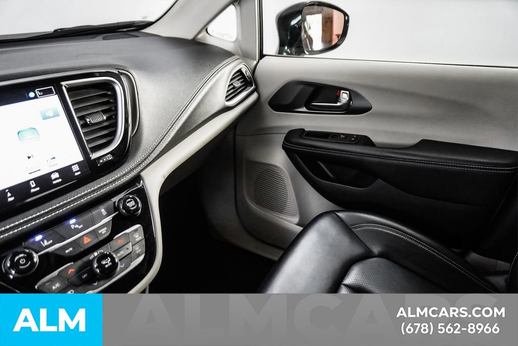 Used 2024 Chrysler Pacifica Select image 44