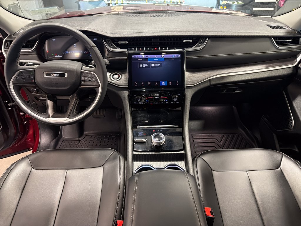 Used 2024 Jeep Grand Cherokee L Limited AWD/4WD image 5